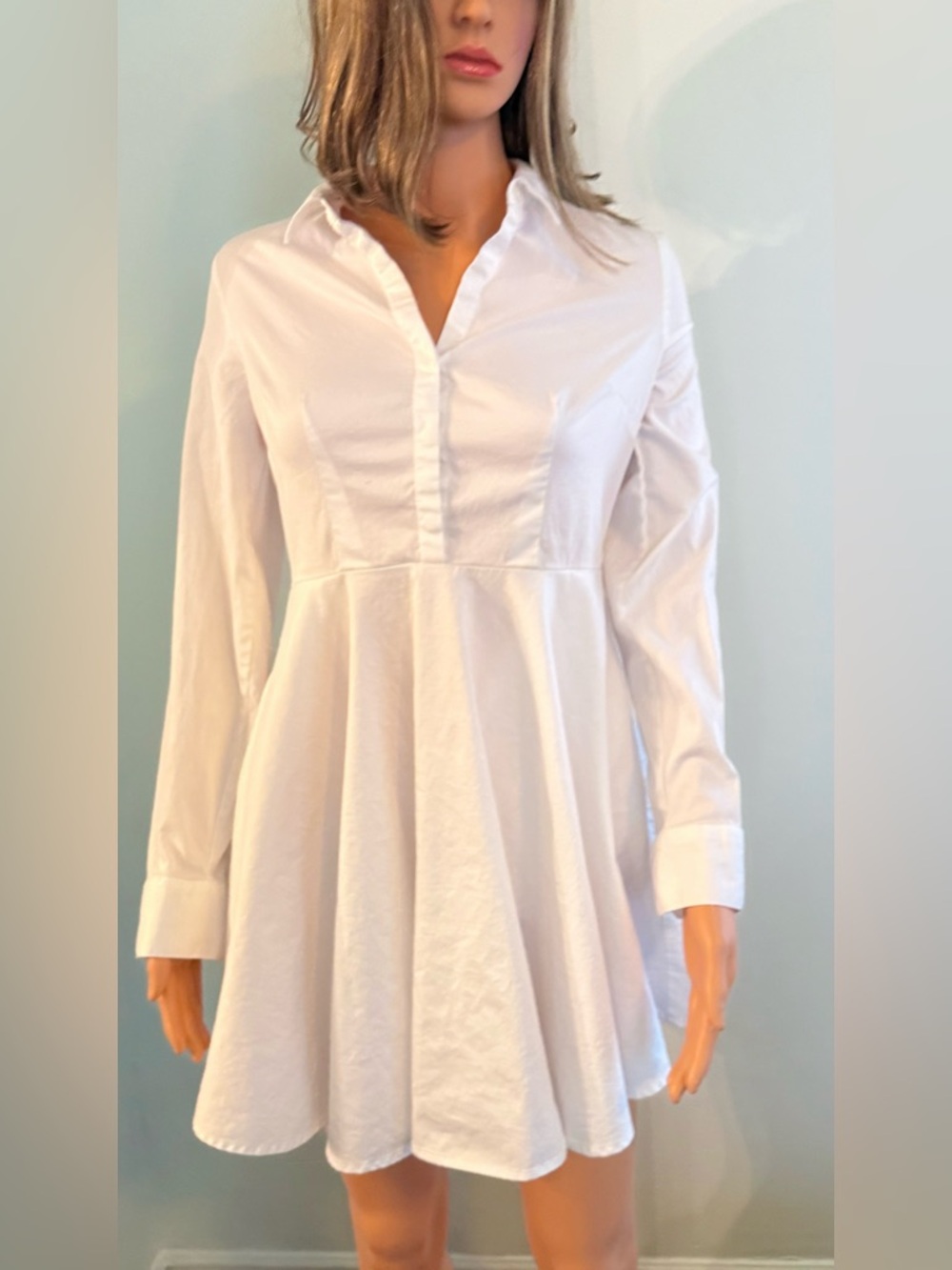 Express white, 1/4 button down mini dress w/ side pockets. Sz. 6